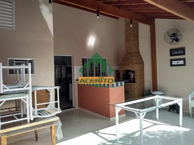 Casa com 300m² 3 quartos e 3 banheiros, à venda, no bairro Amizade em Araçatuba