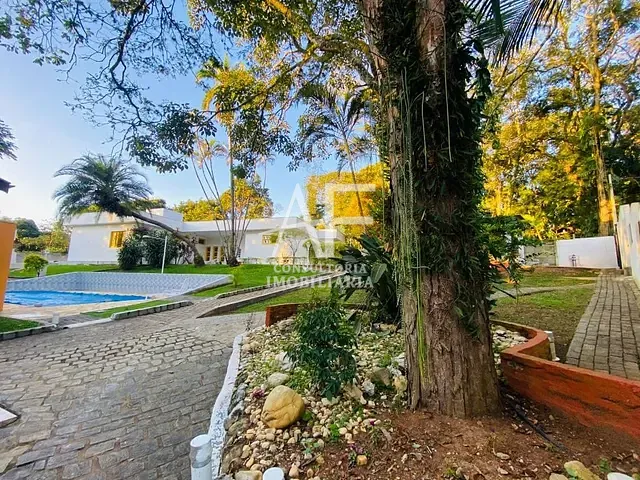 Casa com 2000m² 5 quartos e 8 banheiros, à venda, no bairro Chácaras Cataguá em Taubaté
