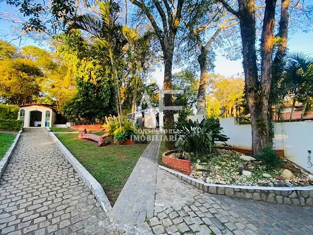Casa com 2000m² 5 quartos e 8 banheiros, à venda, no bairro Chácaras Cataguá em Taubaté