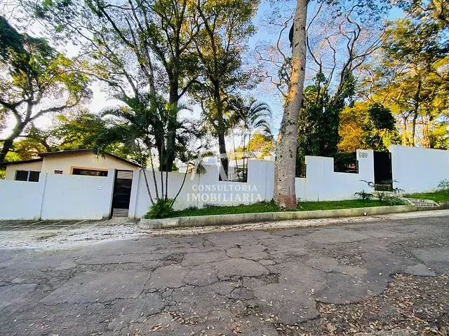 Casa com 2000m² 5 quartos e 8 banheiros, à venda, no bairro Chácaras Cataguá em Taubaté