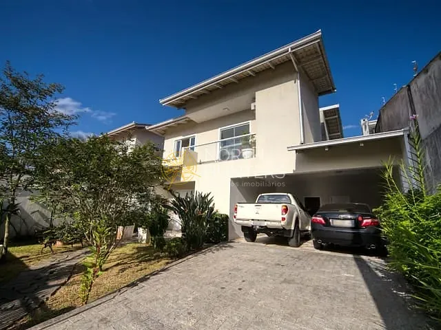 Casa com 220m², à venda, no bairro América em Joinville
