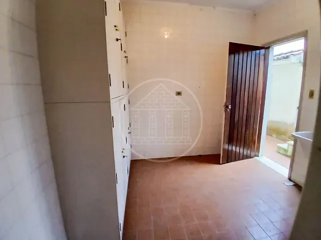 Casa com 250m² 3 quartos e 1 banheiro, para alugar, no bairro Interlagos em São Paulo