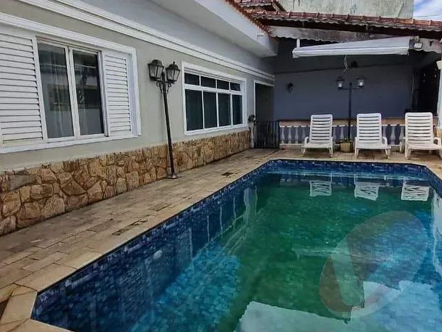 Casa com 250m² 4 quartos e 5 banheiros, à venda, no bairro Caiçara em Praia Grande