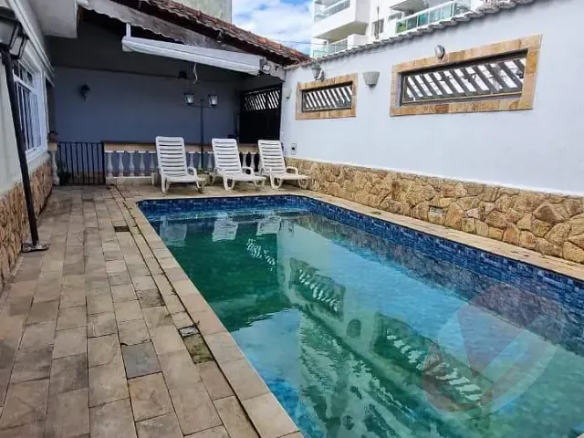 Casa com 250m² 4 quartos e 5 banheiros, à venda, no bairro Caiçara em Praia Grande