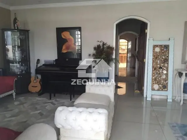 Casa com 225m² 5 quartos e 4 banheiros, à venda, no bairro Jardim das Flores em Osasco