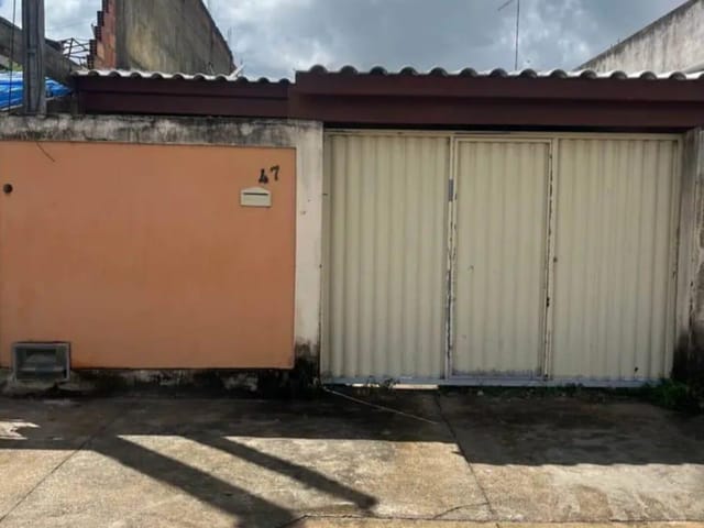 Casa 2 quartos e 1 banheiro, à venda, no bairro Parque Julião Nogueira em Campos dos Goytacazes