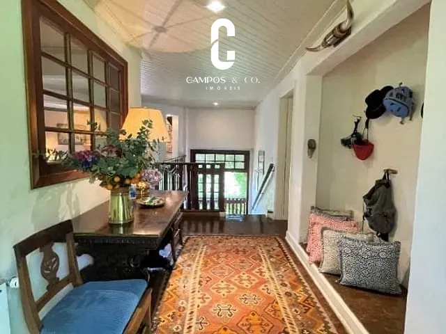 Casa com 10000m² 5 quartos e 6 banheiros, à venda, no bairro Bairro do Fojo em Campos Do Jordão