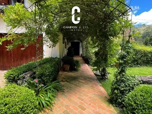 Casa com 10000m² 5 quartos e 6 banheiros, à venda, no bairro Bairro do Fojo em Campos Do Jordão