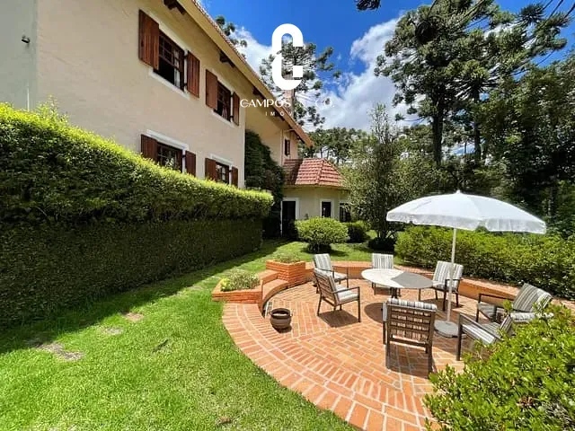 Casa com 10000m² 5 quartos e 6 banheiros, à venda, no bairro Bairro do Fojo em Campos Do Jordão