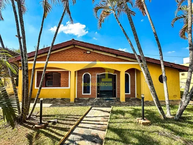 Casa com 1056m² 4 quartos e 2 banheiros, à venda ou para alugar, no bairro Vila São Caetano em Itatiba