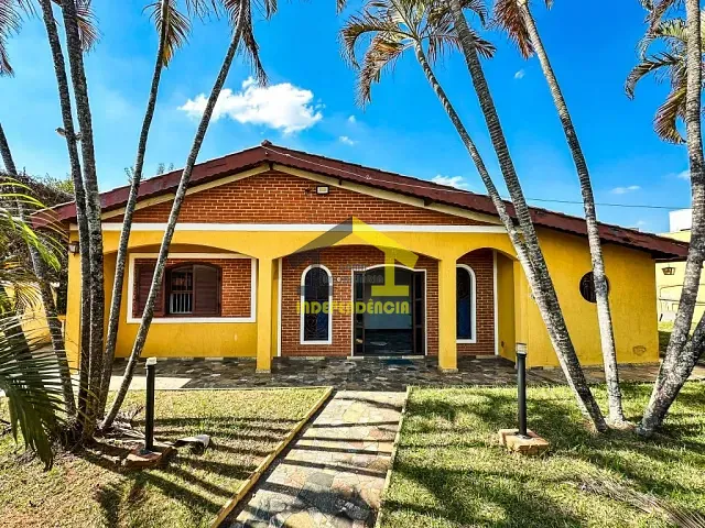 Casa com 1056m² 4 quartos e 2 banheiros, à venda ou para alugar, no bairro Vila São Caetano em Itatiba