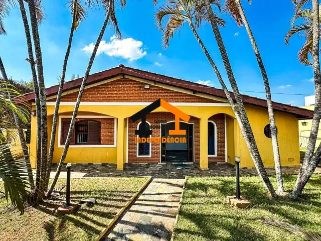 Casa com 1056m² 4 quartos e 2 banheiros, à venda ou para alugar, no bairro Vila São Caetano em Itatiba