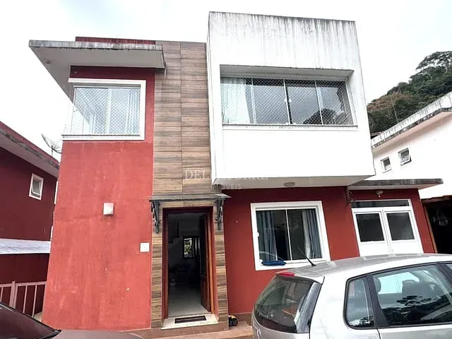 Casa com 87m² 2 quartos e 3 banheiros, à venda, no bairro Albuquerque em Teresópolis
