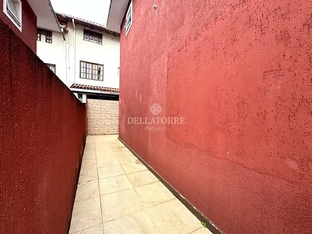 Casa com 87m² 2 quartos e 3 banheiros, à venda, no bairro Albuquerque em Teresópolis