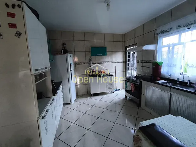 Casa com 747m² 3 quartos e 2 banheiros, à venda, no bairro Roselândia em Barra Mansa