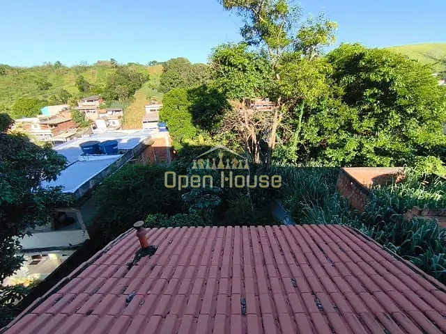 Casa com 747m² 3 quartos e 2 banheiros, à venda, no bairro Roselândia em Barra Mansa