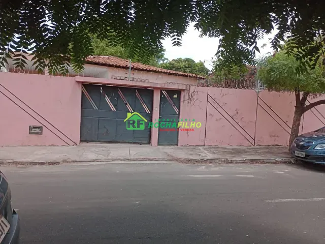 Casa com 573m² 4 quartos e 3 banheiros, à venda, no bairro Fátima em Teresina