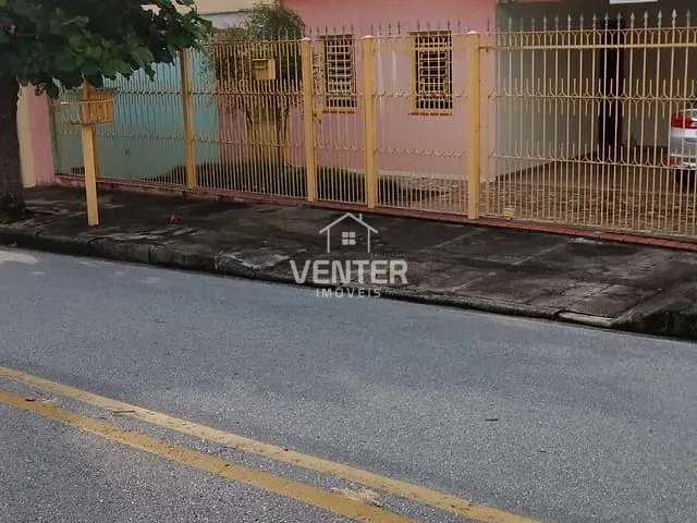 Sobrado com 371m² 4 quartos e 2 banheiros, à venda, no bairro Jaboticabeiras em Taubaté