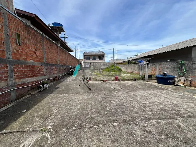 Casa com 300m² 1 quarto e 1 banheiro, à venda, no bairro Maracanã em Colombo
