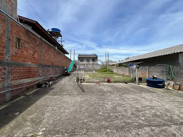 Casa com 300m² 1 quarto e 1 banheiro, à venda, no bairro Maracanã em Colombo
