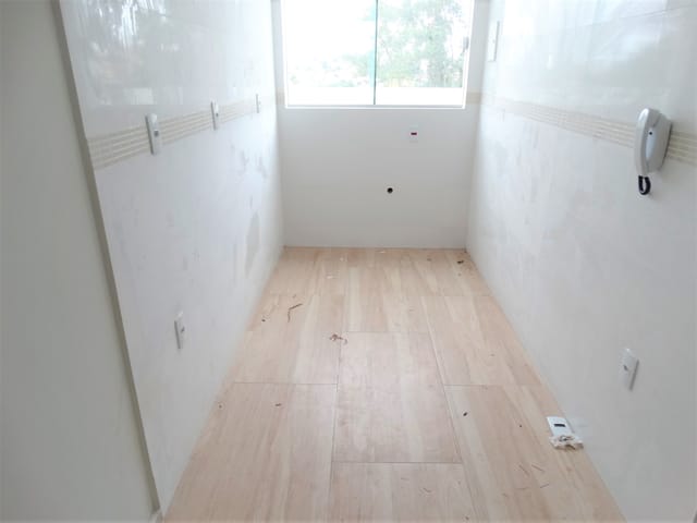 Casa 2 quartos e 2 banheiros, à venda, no bairro Uvaranas em Ponta Grossa