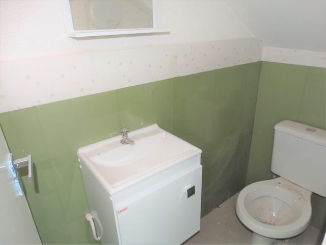 Casa 2 quartos e 2 banheiros, à venda, no bairro Uvaranas em Ponta Grossa