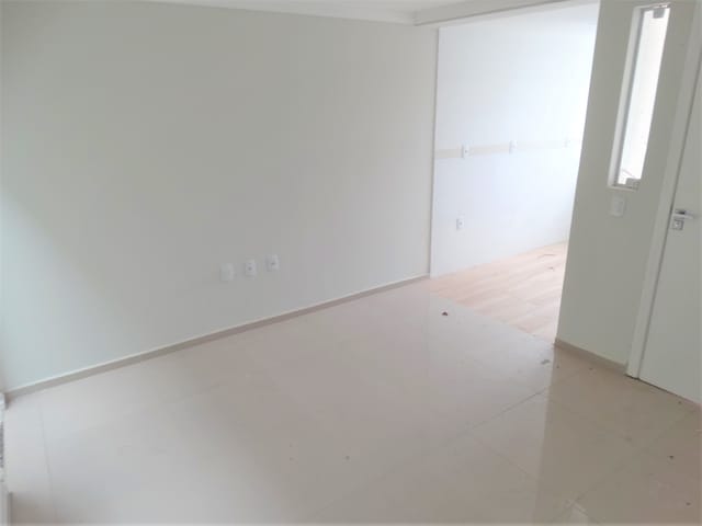 Casa 2 quartos e 2 banheiros, à venda, no bairro Uvaranas em Ponta Grossa