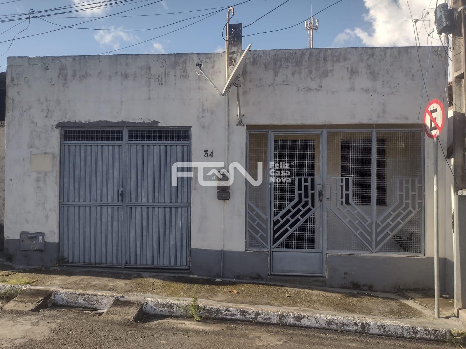 Casa à venda e aluguel com 3 quartos, 70m² - Foto 1
