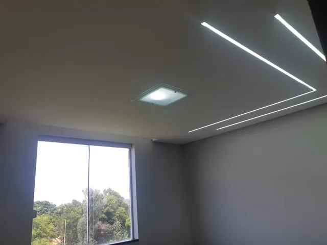 Casa 2 quartos e 2 banheiros, à venda, no bairro Parque Xangri-Lá em Contagem