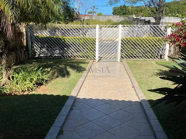 Casa com 712m² 3 quartos e 4 banheiros, para alugar, no bairro Loanda em Atibaia