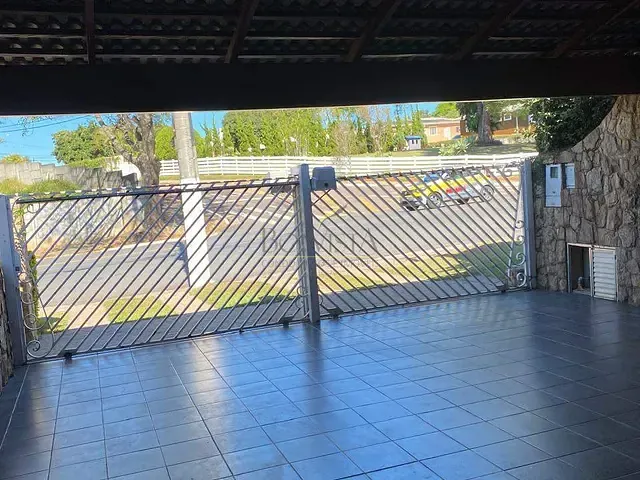 Casa com 712m² 3 quartos e 4 banheiros, para alugar, no bairro Loanda em Atibaia