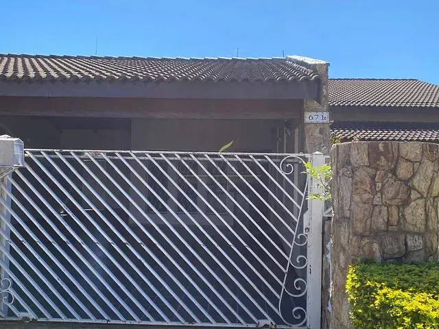 Casa com 712m² 3 quartos e 4 banheiros, para alugar, no bairro Loanda em Atibaia