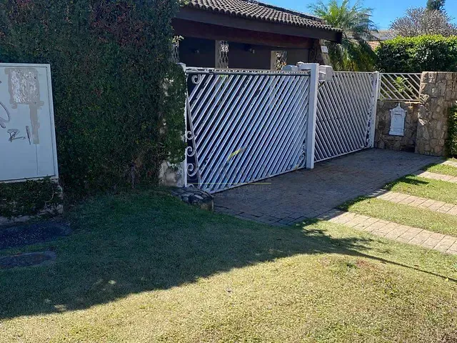 Casa com 712m² 3 quartos e 4 banheiros, para alugar, no bairro Loanda em Atibaia