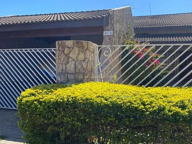 Casa com 712m² 3 quartos e 4 banheiros, para alugar, no bairro Loanda em Atibaia