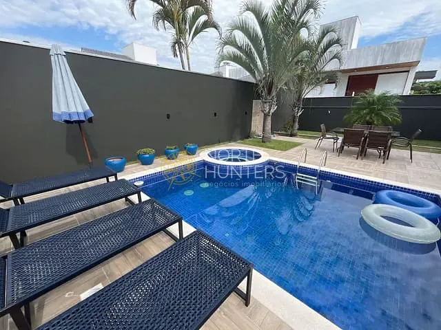 Casa com 450m² 3 quartos e 4 banheiros, para alugar, no bairro Jurerê Internacional em Florianópolis
