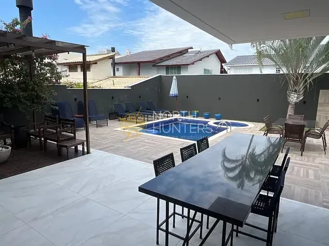 Casa com 450m² 3 quartos e 4 banheiros, para alugar, no bairro Jurerê Internacional em Florianópolis