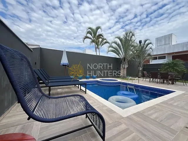Casa com 450m² 3 quartos e 4 banheiros, para alugar, no bairro Jurerê Internacional em Florianópolis