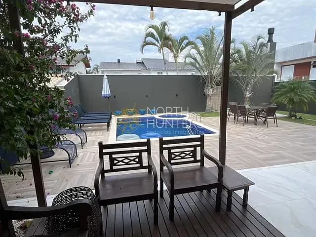 Casa com 450m² 3 quartos e 4 banheiros, para alugar, no bairro Jurerê Internacional em Florianópolis