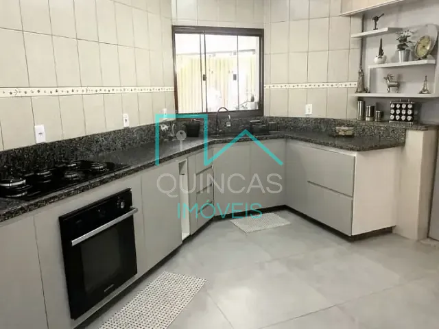 Casa com 300m² 3 quartos e 2 banheiros, à venda, no bairro Residencial Fazenda Serrinha em Itatiba