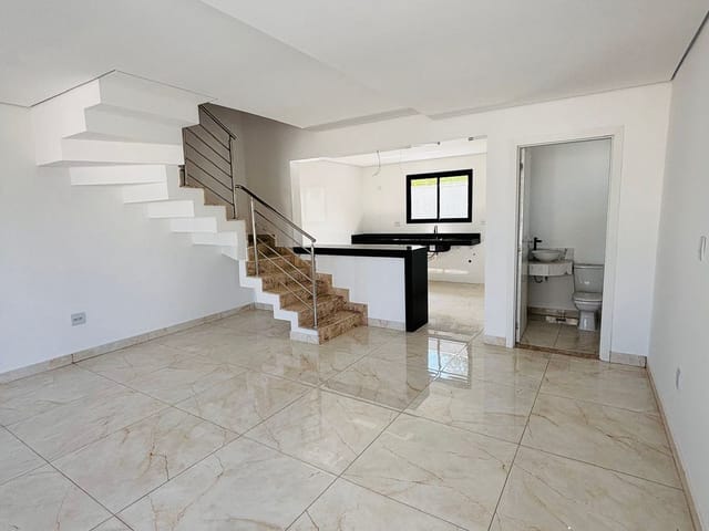 Casa 3 quartos e 3 banheiros, à venda, no bairro Cabral em Contagem