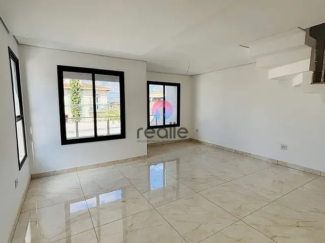 Casa 3 quartos e 3 banheiros, à venda, no bairro Cabral em Contagem