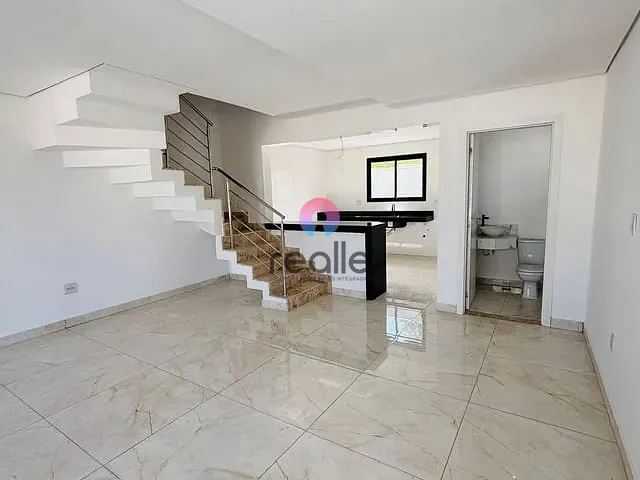 Casa 3 quartos e 3 banheiros, à venda, no bairro Cabral em Contagem