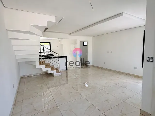 Casa 3 quartos e 3 banheiros, à venda, no bairro Cabral em Contagem