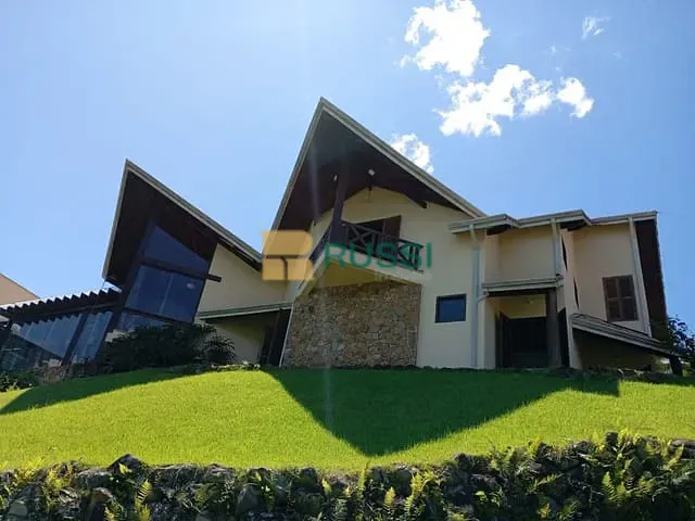 Casa com 1260m² 5 quartos e 6 banheiros, à venda, no bairro Centro em Igaratá