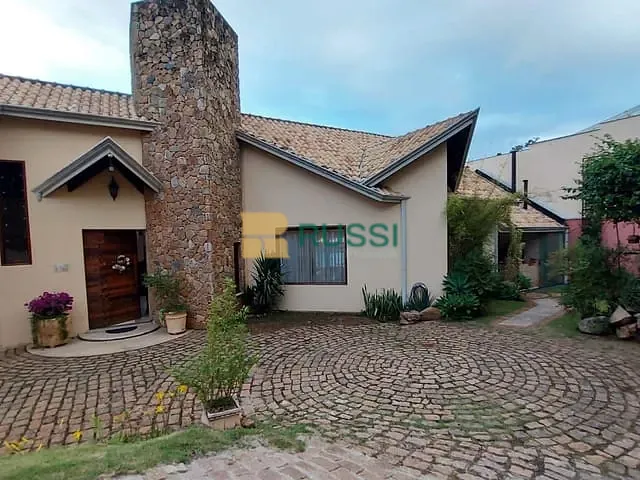 Casa com 1260m² 5 quartos e 6 banheiros, à venda, no bairro Centro em Igaratá
