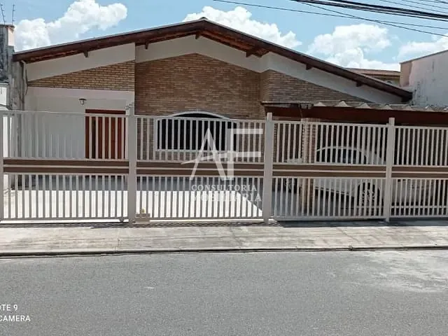 Casa com 300m² 2 quartos e 2 banheiros, à venda, no bairro Jardim Independência em Taubaté