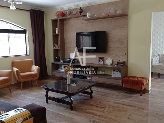 Casa com 300m² 2 quartos e 2 banheiros, à venda, no bairro Jardim Independência em Taubaté