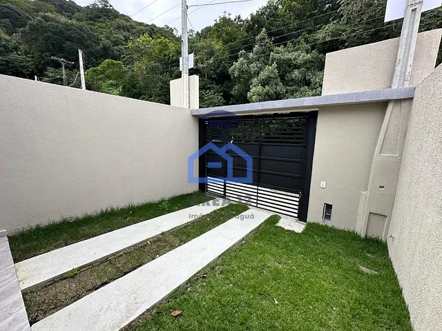 Casa com 125m² 2 quartos e 3 banheiros, à venda, no bairro Jardim Itaúna em Caraguatatuba