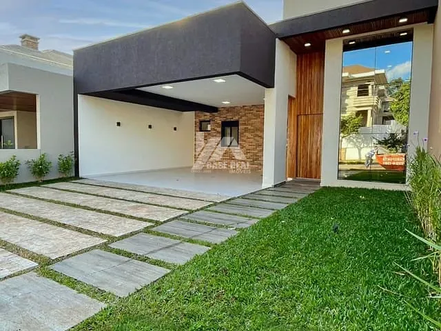 Casa com 250m² 3 quartos e 4 banheiros, à venda, no bairro Colônia Dona Luíza em Ponta Grossa