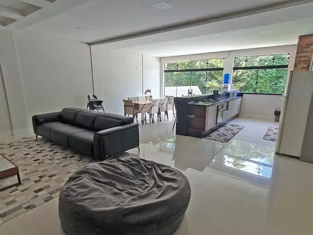 Casa com 250m² 3 quartos e 4 banheiros, à venda, no bairro Colônia Dona Luíza em Ponta Grossa